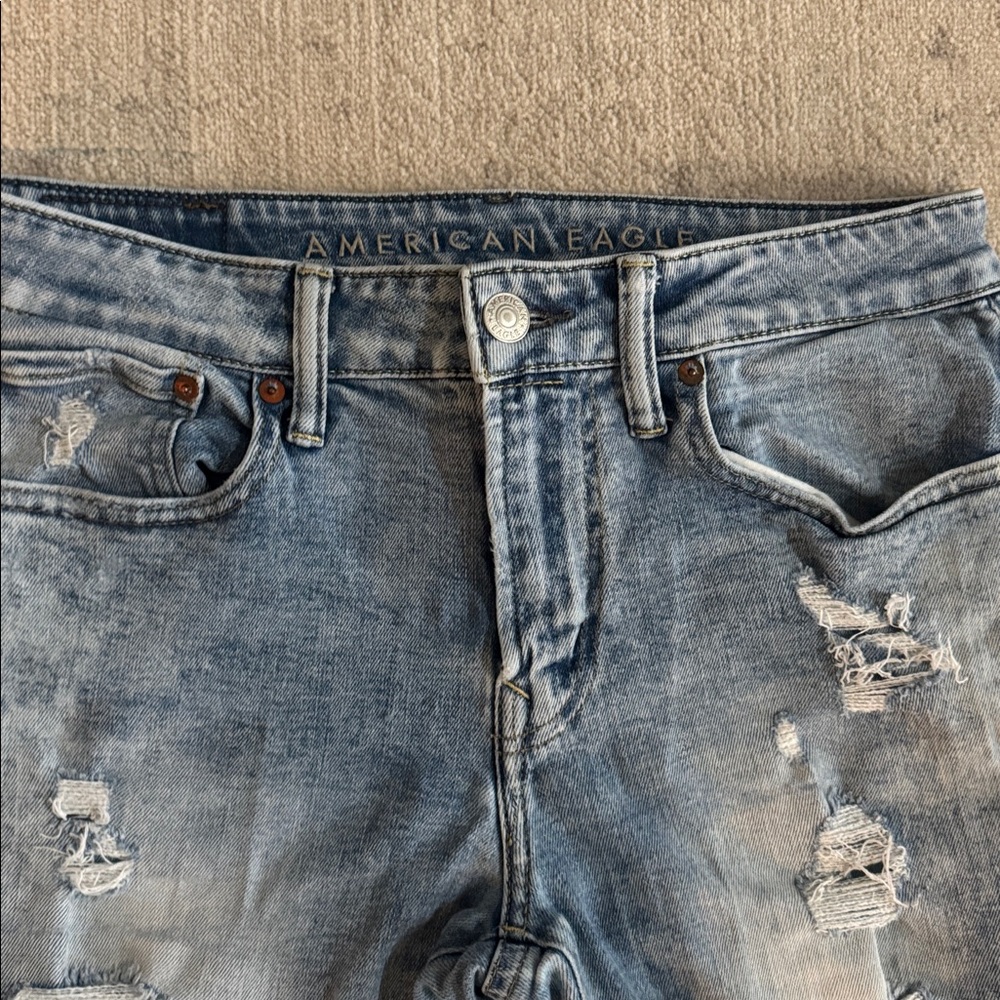 American Eagle Outfitters Light Blue Distressed Skinny Jeans - Picture 3 of 8